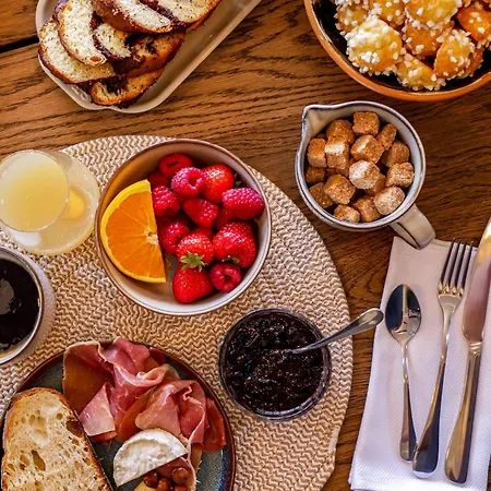 - And Cook Bed & Breakfast Annonay