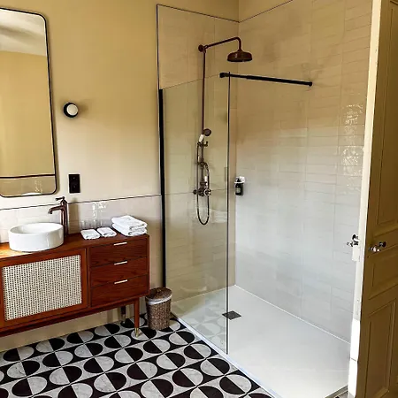 - And Cook Bed & Breakfast Annonay